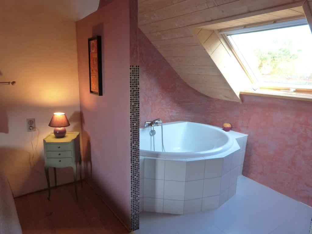 Bed And Breakfast La Fontaine Blanche Melgven Szoba fotó